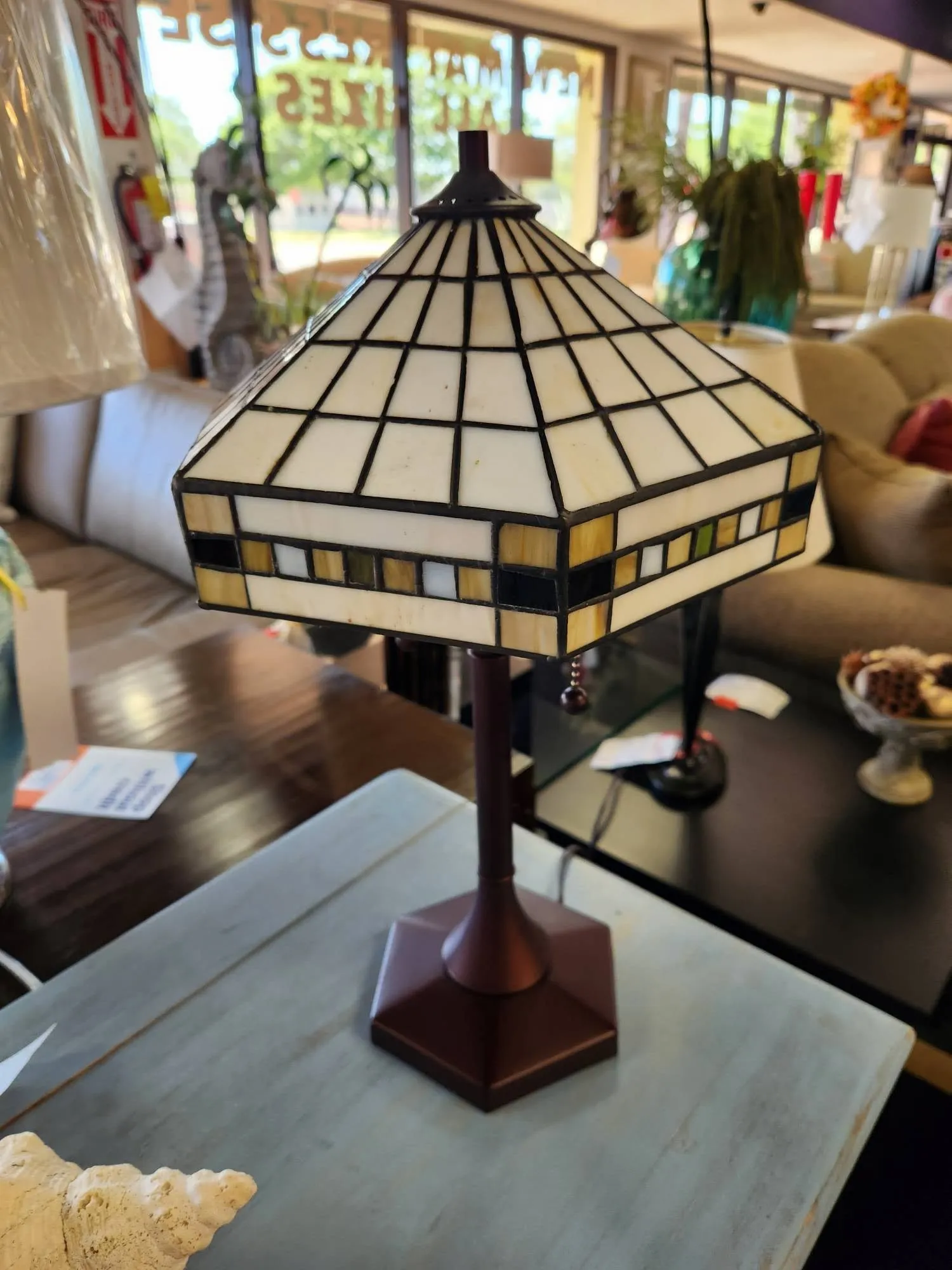 18" H Tiffany Style Table Lamp