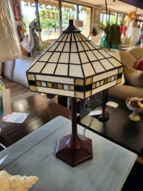 18" H Tiffany Style Table Lamp